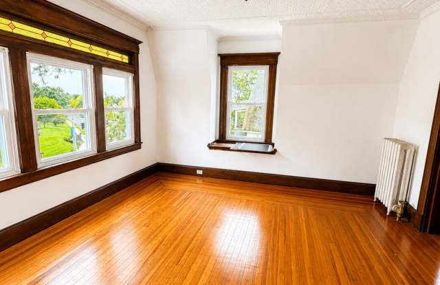 Large Multi Family Home Gallery 3