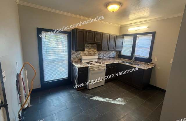 For Rent!! 2 Bed • 1 Bath Home Gallery 4
