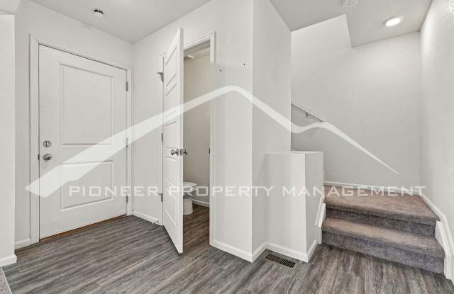 Charming Home with Central AC and Washer/Dryer Gallery 4