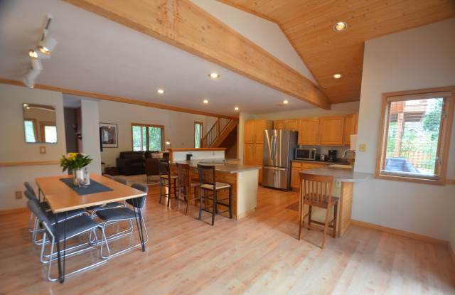 Extended Winter Rental! Beautiful 3bed/2 bath home with huge loft! Garage! Between Frisco and Breck! photos photos