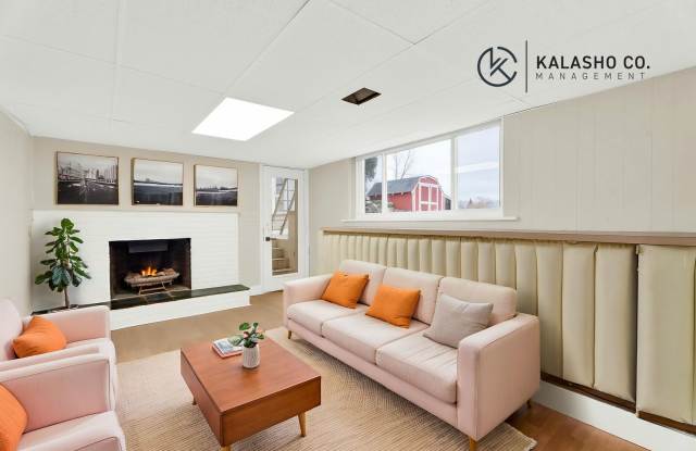 3BD | 3BTH - HOT TUB - WATER FRONT - NEWLY RENOVATED - ON SYLVAN LAKE Gallery 4