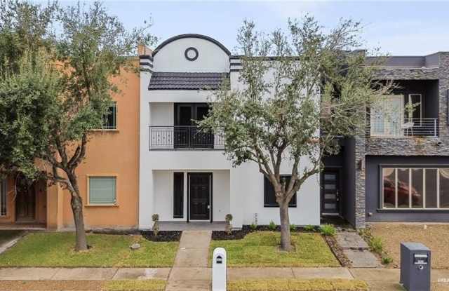 6832 N 4th Street photos photos