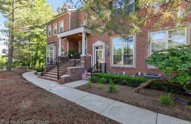 667 River Park Village Boulevard Gallery 2