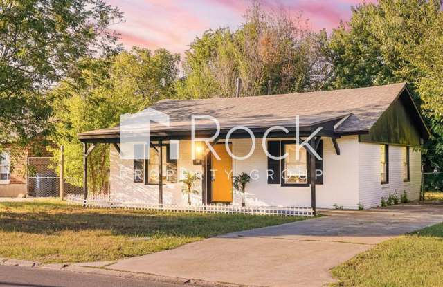 Updated 2 Bedroom Home in Midwest City's Original Mile! photos photos