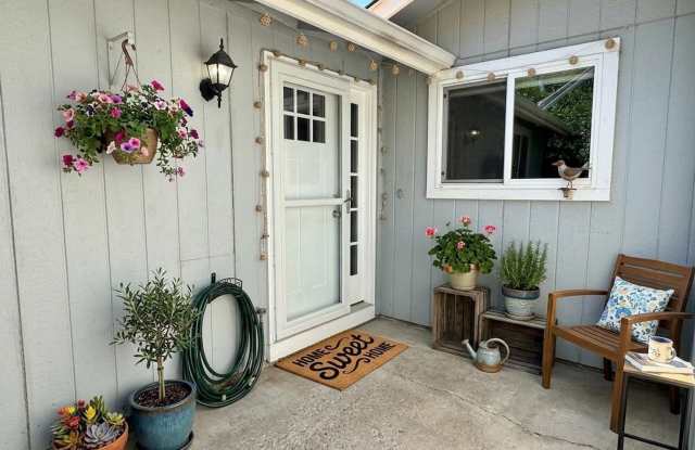 Ranch-Style 3 Bed / 1 Bath Duplex Home in South Loveland Gallery 4