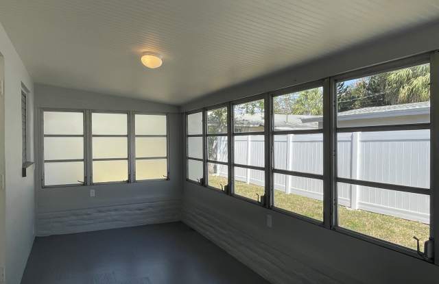 401 South Orion Avenue Gallery 4