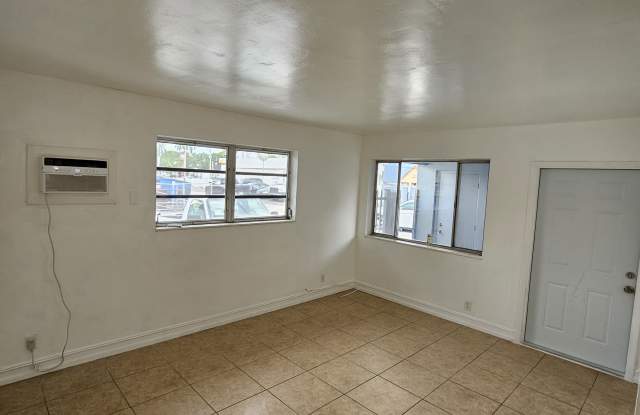 2817 Van Buren St Apt 3 Gallery 3