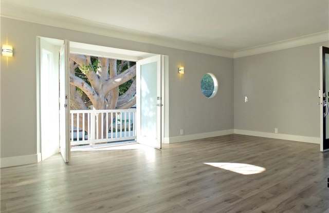 16 Loma Ave Gallery 4