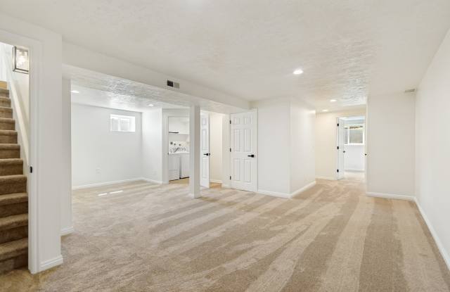 5643 4015 West Gallery 2