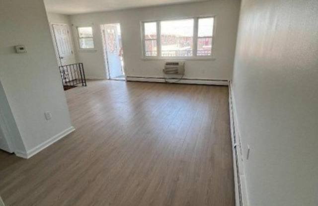 860 River Dr Gallery 3