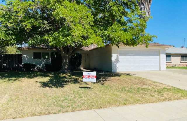 $2,100 Fowler  Ashlan, 3 Bedroom Home - Claremont Ave, Clovis - COMING SOON! photos photos