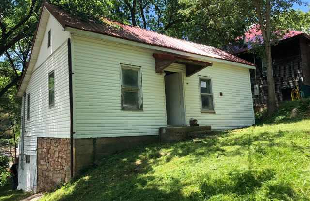 130 W. 5TH St. - 130 West 5th Street, Newburg, MO 65550