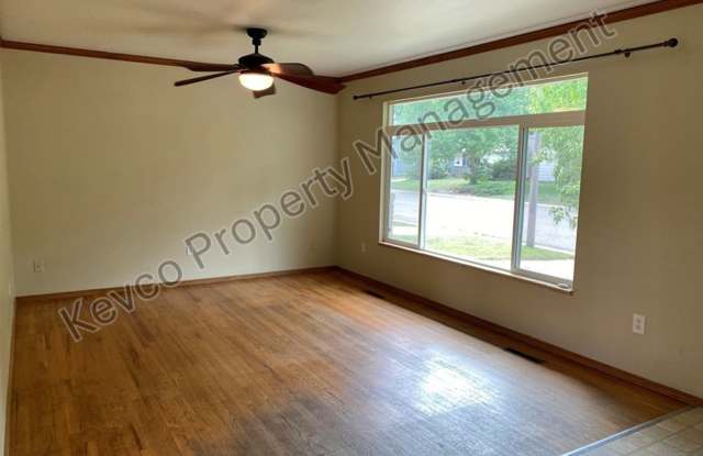 Home with Tons of Space!! Gallery 4