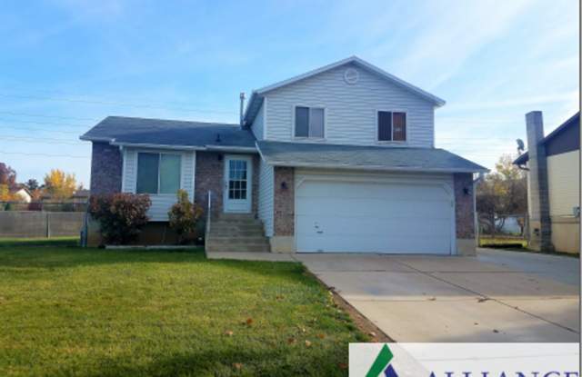 Spacious 5-Bed Clearfield Home with Garage  Fenced Yard photos photos