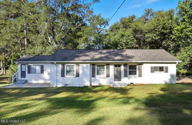324 Court Street - 324 Court Street, Raymond, MS 39154
