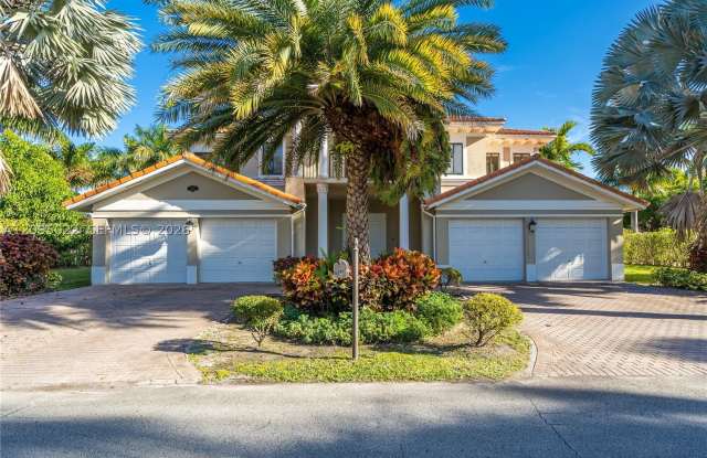 19529 SW 80th Ct Gallery 1