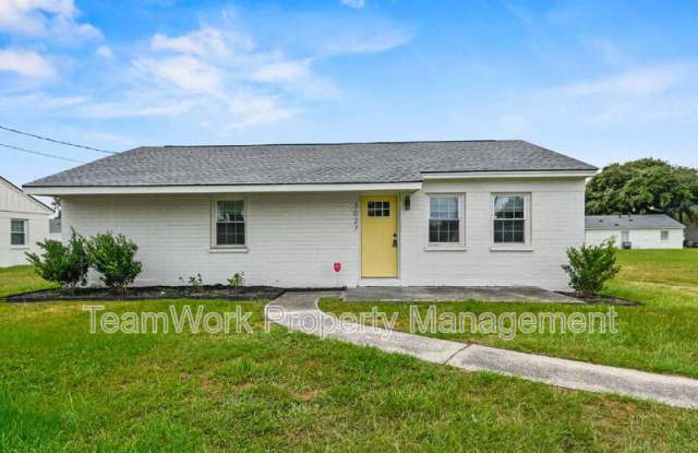 3027 Azalea Dr photos photos