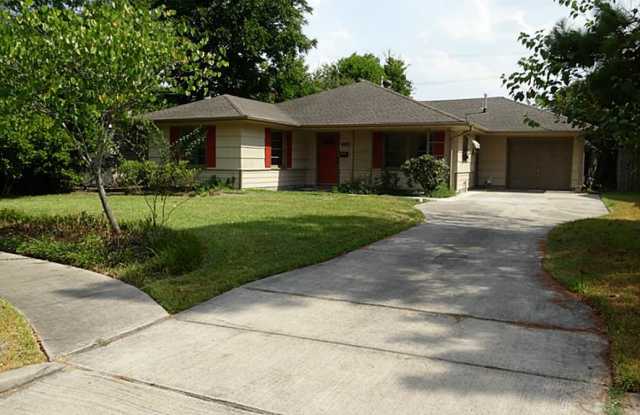 4025 Woodcraft Street Gallery 2
