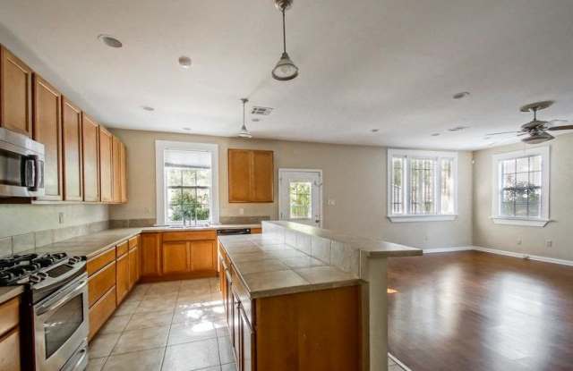 2927 Robert St - 2927 Robert Street, New Orleans, LA 70125