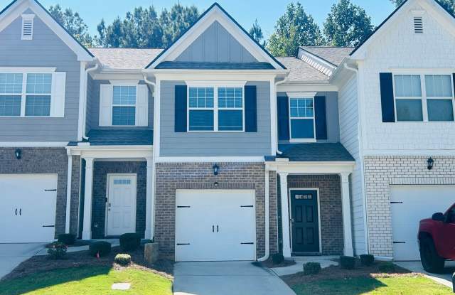 Wow 3 bedroom 2.5 bathroom townhome minutes from Downtown Newnan! Must see! photos photos