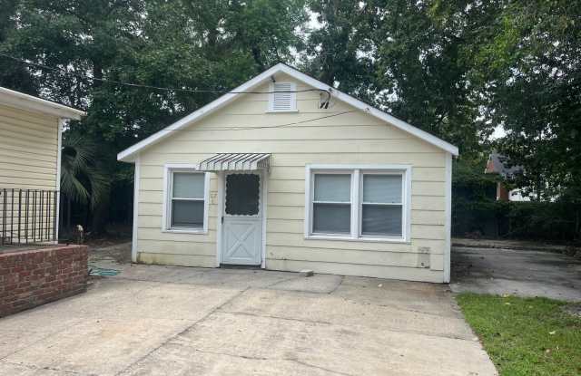 Available now. WATER  SEWER INCLUDED! Great 1 BR/1 BA Home in the Heart of Oak Forest! photos photos