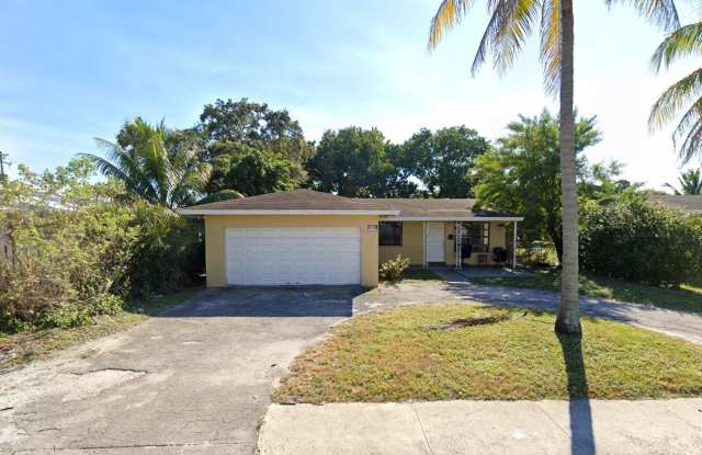 Large 5-2 house in Oakland Park - 554 Northwest 40th Court, Oakland Park, FL 33309