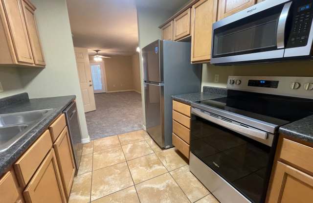 Spacious 3 Bedroom, 2 Bath Unfurnished Apartment with Stunning Valley Views! Gallery 1