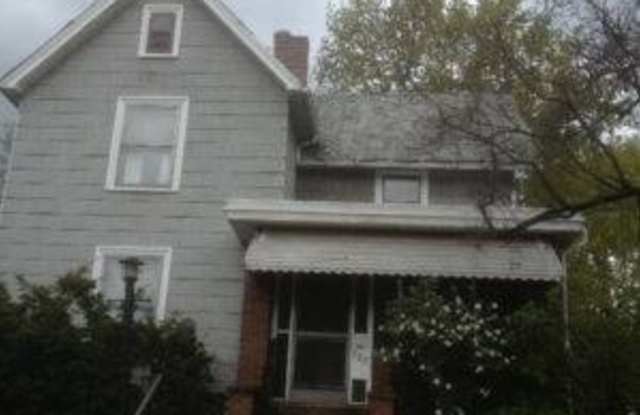 220 Commonwealth NE Ave photos photos