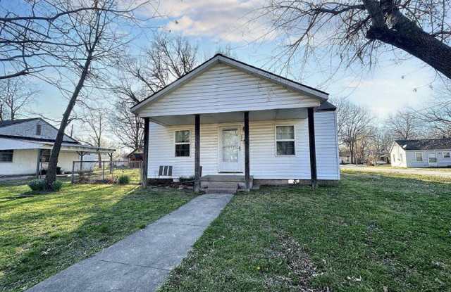 324 North Coo Y Yah Street - 324 North Coo Y Yah Street, Pryor Creek, OK 74361