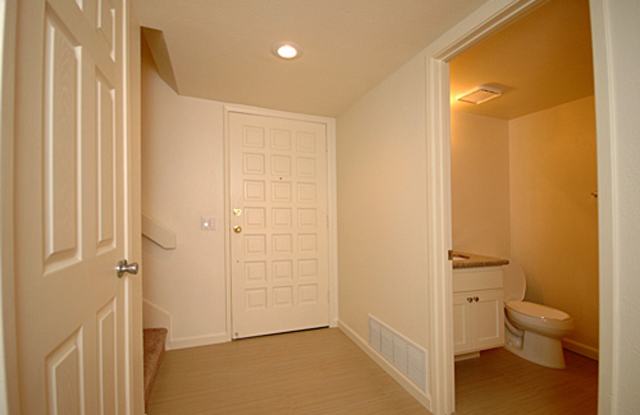 Beautifully Upgraded 2 Bedroom Condo in El Camino Club Estates! Gallery 4