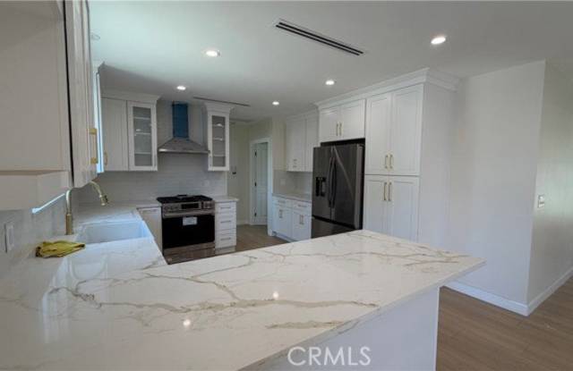 10641 Helendale Avenue Gallery 2