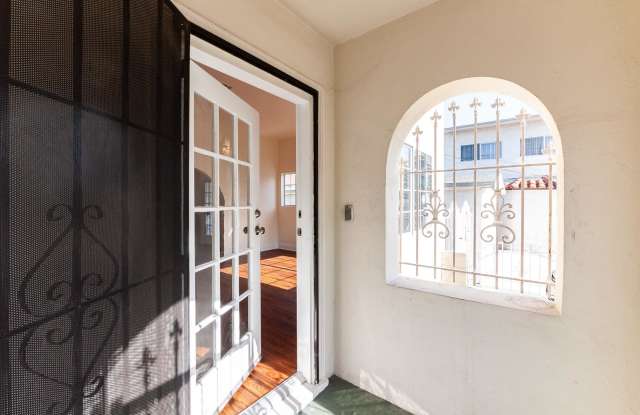 1916 N. MARIPOSA AVE Gallery 3