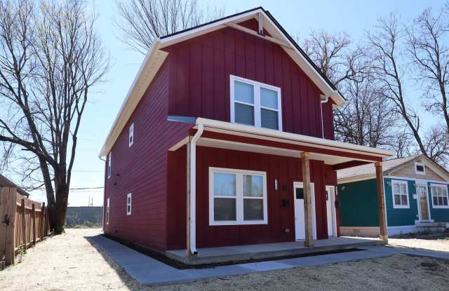 3 Bedroom Downstairs Unit Near Eastside Duplex! photos photos