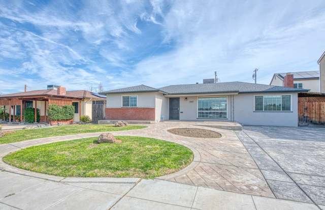 Adorable 3 BR 1 BA Home In A Well Desired Clovis Neighborhood - **SPECIAL-HALF OFF SECOND MONTH RENT** Gallery 2