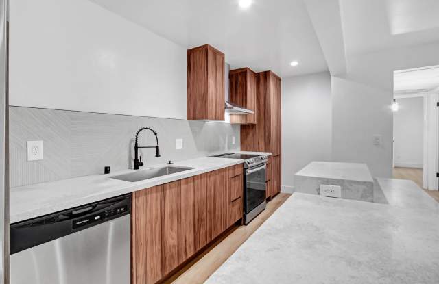 8300 De Longpre Apartments photos photos