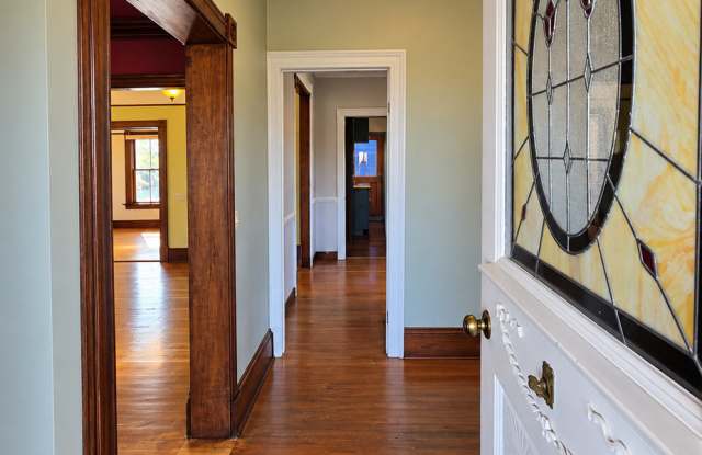 3 Bedrooms | 2 Bathrooms | Water Views | Historic Uptown Port Townsend Gallery 4