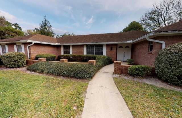 Beautiful home in the heart of Mandarin! - 2864 Village Grove Drive North, Jacksonville, FL 32257