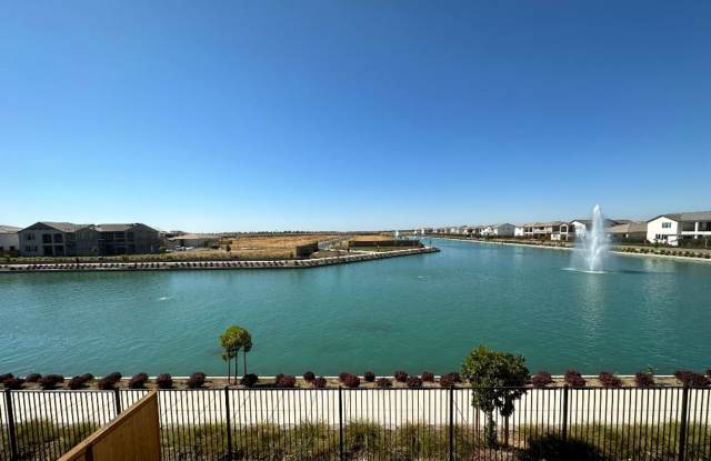 Charming Lennar Lakefront Home with 4 Bedrooms and 3.5 Bathrooms photos photos