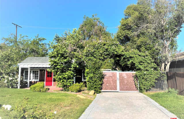 5914 Fallbrook Ave - 5914 Fallbrook Avenue, Los Angeles, CA 91367