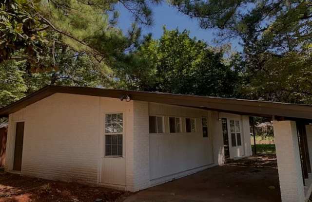 Available for showing now. Well maintained 3 bedroom/1 bathroom in a lovely established neighborhood.. photos photos