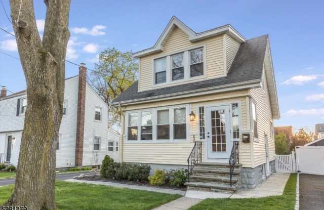 636 E Passaic Ave photos photos