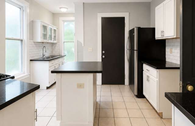 490 Linwood AvenueUnit 1 (Lower) Gallery 3