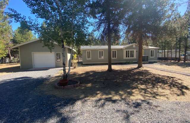 ✨ Cozy Charm on Almost an Acre in La Pine ✨ - 53044 Tarry Lane, Deschutes County, OR 97739