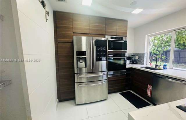 851 NE 205th St # 851, Miami, FL 33179 photos photos