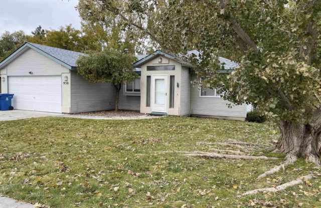 950 Gregory Lane photos photos