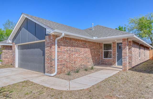 New Construction in Varenna Landing! Storm shelter and lawn care included! Gallery 3
