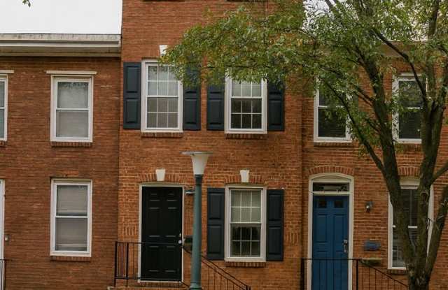 Spacious 4 Bed / 3.5 Bath Townhome in the Heart of Fed Hill photos photos