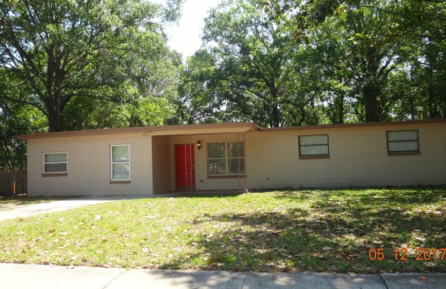 1647 DIBBLE CIR E - 1647 Dibble Circle East, Jacksonville, FL 32246