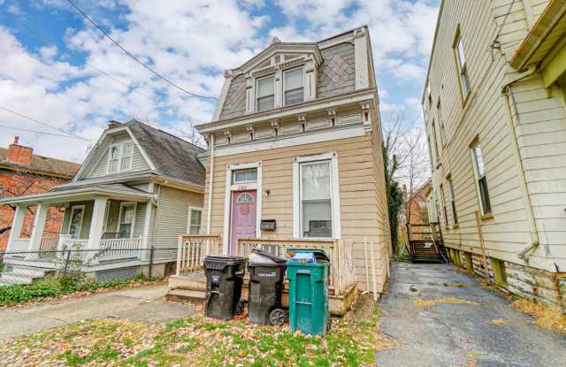3 Bed 1 Bath House Available for 27-28 School Year! Gallery 3
