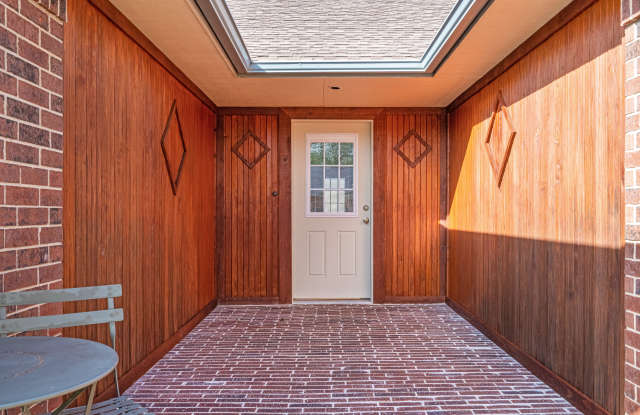 2001 Dena Dr Gallery 2